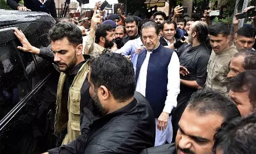 பாகிஸ்தானில் இம்ரான் கான் ஆதரவாளர்கள் 200 பேர் கைது