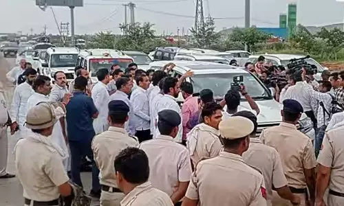 வன்முறை பாதித்த பகுதிக்குச் செல்லமுயன்ற அரியானா காங்கிரஸ் தூது குழு தடுத்து நிறுத்தம்