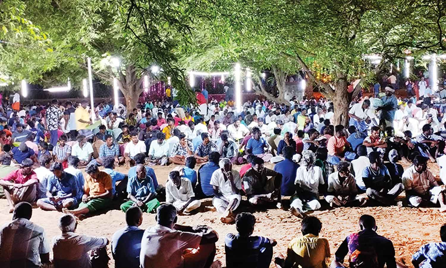 நத்தம் அருகே கோவில் திருவிழாவில் ஆண்கள் மட்டுமே கலந்து கொண்ட கறி விருந்து