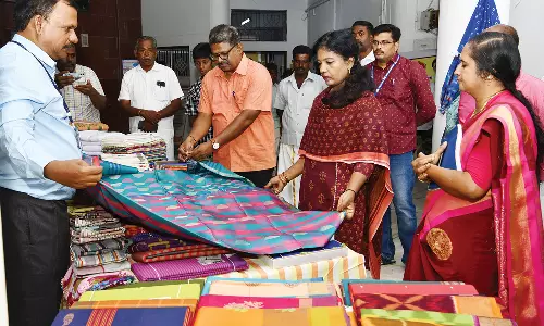 ஆண்டிபட்டியில் தேசிய கைத்தறி தினத்தை முன்னிட்டு மருத்துவ முகாம்