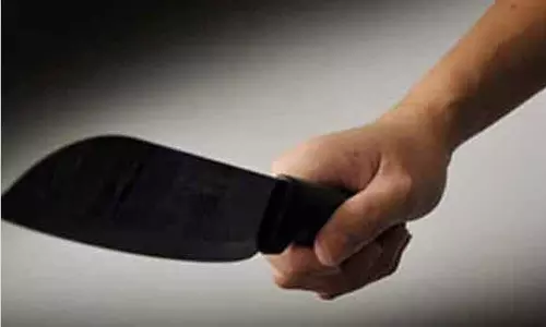 வி.கே.புரத்தில் மதுபோதை தகராறில் மாறி மாறி வெட்டிய மாமனார்-மருமகன்