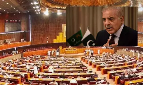 பாகிஸ்தான் பாராளுமன்றம் இன்று கலைக்கப்படுகிறது