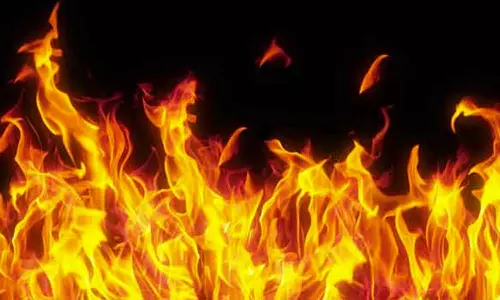 மின் கசிவால் வீடு தீப்பிடித்து எரிந்தது