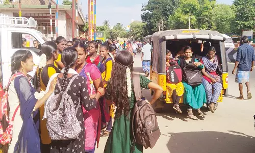 நிலக்கோட்டையில் அரசு பஸ்கள் இயக்கப்படாததால் மாணவர்கள் அவதி