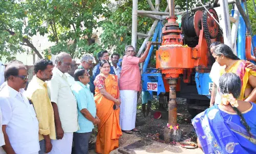 புதிய ஆழ்துளைக் கிணறு அமைக்க பூமி பூஜை
