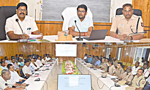 சாலை பாதுகாப்பு விழிப்புணர்வை பொது மக்களுக்கு ஏற்படுத்த வேண்டும்; கலெக்டர்