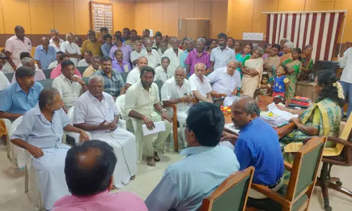 திருச்செங்கோடு நகராட்சி பகுதியில்  மழைநீர் வடிகால் அமைக்க ஆலோசனை கூட்டம்