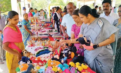 திண்டுக்கல்லில் சுயஉதவிக் குழுக்கள் உற்பத்தி பொருள் கண்காட்சி