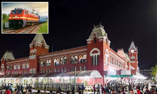 சினிமாவில் நடிக்கும் ஆசையில் சென்னைக்கு வந்த ஈரோடு மாணவர்கள்: போலீசார் மீட்டு பெற்றோரிடம் ஒப்படைப்பு