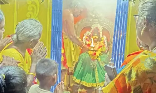 கோவில்பட்டி முத்துமாரியம்மன் கோவிலில் சிறப்பு பூஜை