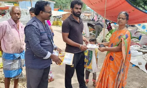 காரிமங்கலத்தில் நடமாடும் உணவு  பகுப்பாய்வு வாகனம் மூலம் விழிப்புணர்வு