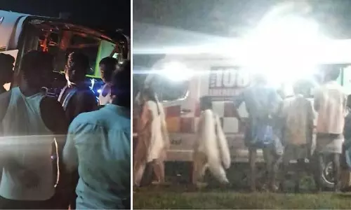 பஸ் கவிழ்ந்து பெண்கள் உட்பட 5 பேர் படுகாயம்