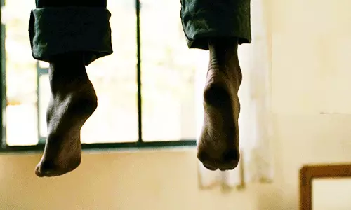 காவலாளி தூக்கிட்டு தற்கொலை