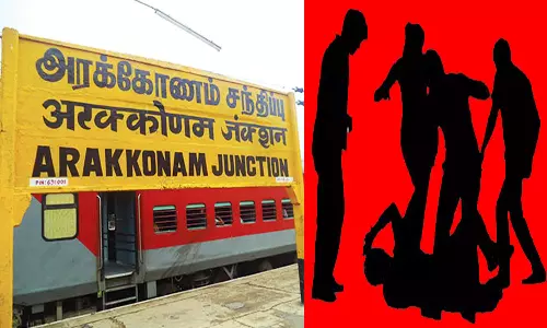 சென்னை மின்சார ரெயிலில் பெண்களிடம் வாலிபர் சில்மிஷம்