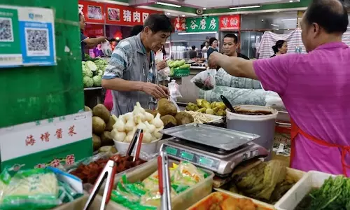 சிக்கலில் சீன பொருளாதாரம்; வீழ்ச்சியடையும் இந்திய பங்குச்சந்தை