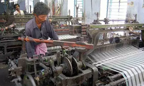 ஜவுளித்தொழில் துறையினரின் கோரிக்கைகளை நிறைவேற்ற அரசு நடவடிக்கை  எடுக்க வேண்டும்- விசைத்தறியாளர்கள் வலியுறுத்தல்