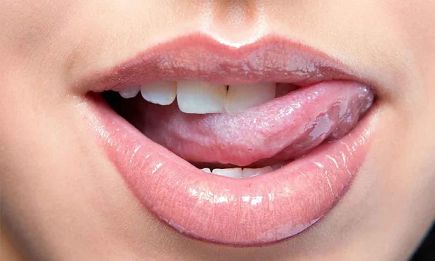 உதடுகள் உலர்வதை தடுத்து சிவப்பாக மாற சில டிப்ஸ்கள்...