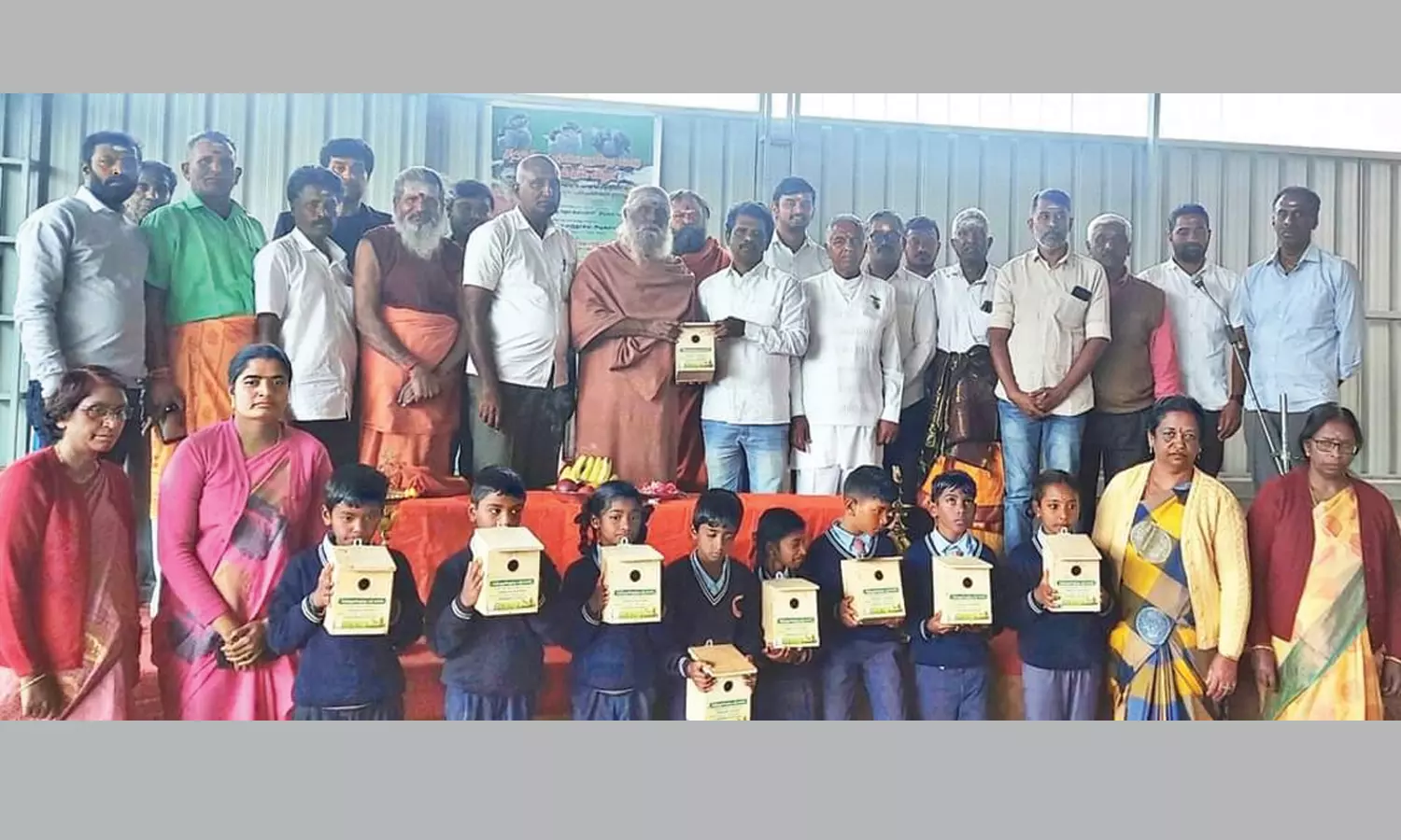 ஊட்டியில் சிட்டுக்குருவிக்கு கூடு அமைக்கும் விழா ஊட்டியில் சிட்டுக்குருவிக்கு கூடு அமைக்கும் விழா