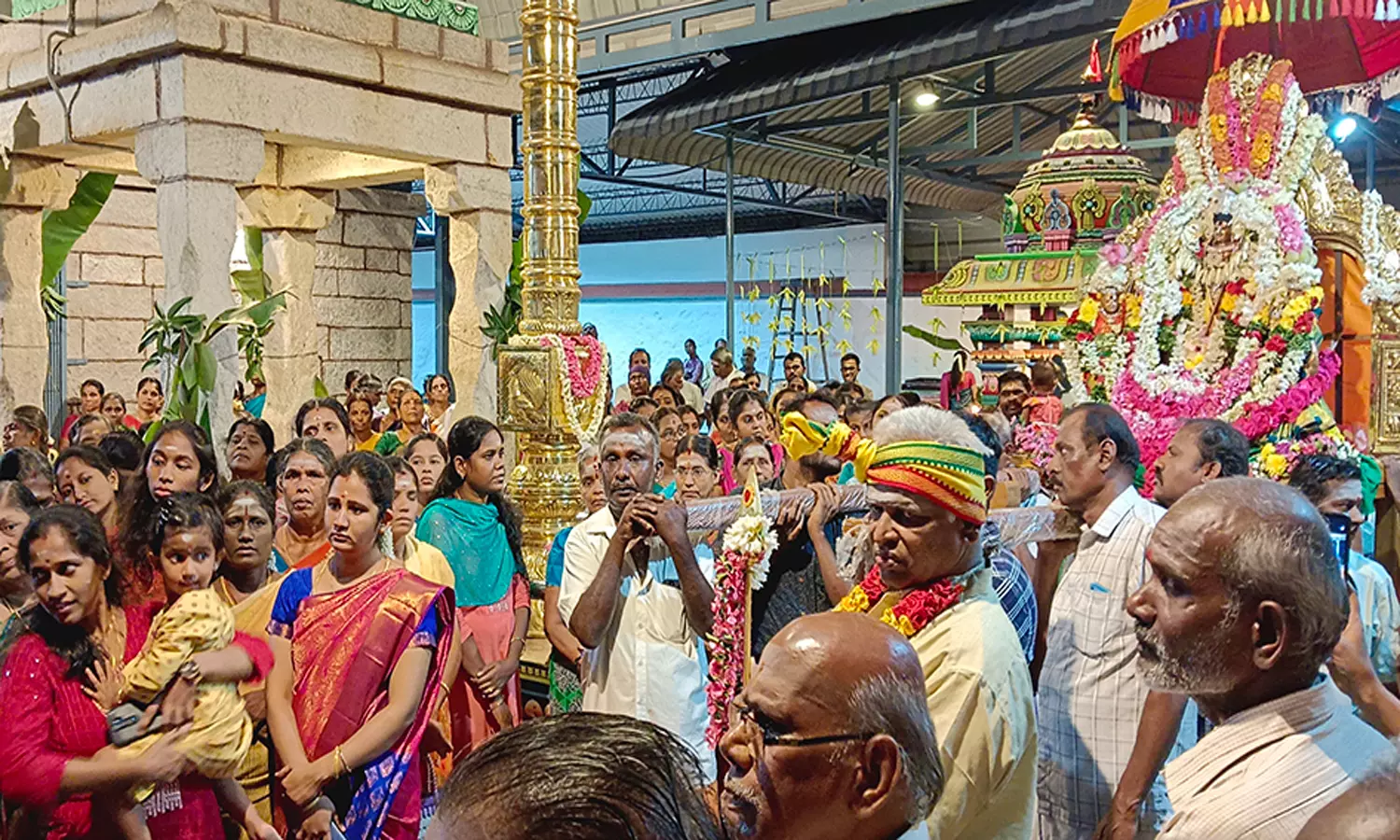 புளியம்பட்டி சுப்பிரமணியர் மயில் வாகனத்தில் உலா புளியம்பட்டி சுப்பிரமணியர் மயில் வாகனத்தில் உலா