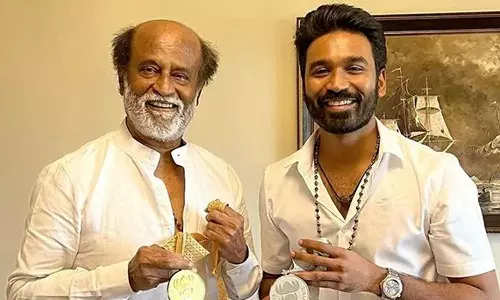 ஜெயிலர்: ரசிகர்களுடன் FDFS பார்க்க வந்த தனுஷ்