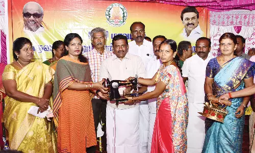 பெரியகுளம் அருகே மக்கள் தொடர்பு முகாமில் ரூ.6.47 லட்சம் மதிப்பில் நலத்திட்ட உதவிகள்