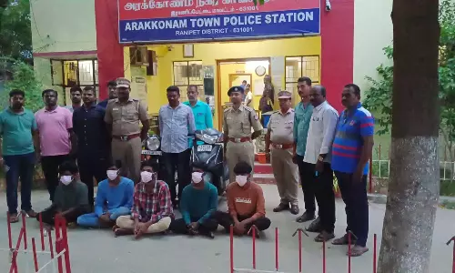 அரக்கோணம் ரெயில் நிலையத்தில் நடந்த சென்னை வாலிபர் கொலையில் மேலும் 5 பேர் கும்பல் கைது