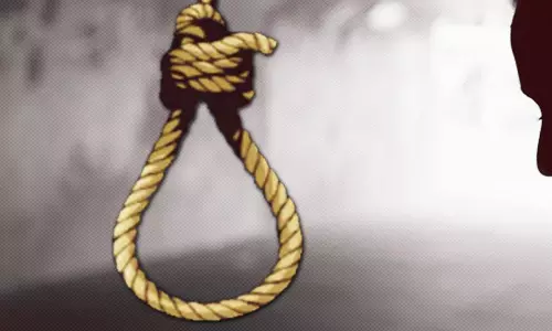 வாலிபர் தூக்கிட்டு தற்கொலை