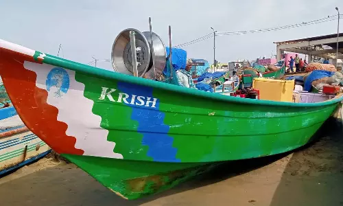 குளச்சலில் வள்ளம் கவிழ்ந்து கடலில் விழுந்த மீனவர் சாவு