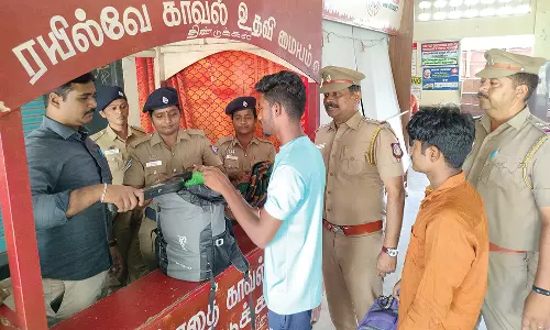 சுதந்திர தினத்தை முன்னிட்டு திண்டுக்கல் ரெயில்நிலையத்தில் பயணிகளிடம் தீவிர சோதனை