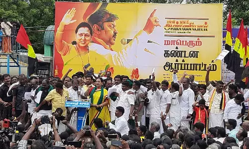 என்.எல்.சி. நிர்வாகத்தை கண்டித்து விருத்தாசலத்தில் பிரேமலதா ஆர்ப்பாட்டம்