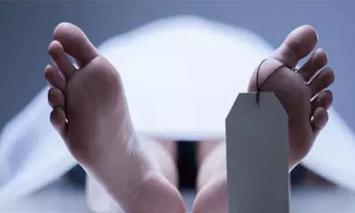 மீன் பிடிக்க சென்ற தொழிலாளி குட்டையில் பிணமாக மிதந்த பரிதாபம்