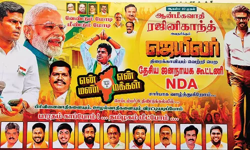 ஜெயிலர் படத்திற்கு காங்கிரஸ், பா.ஜ.க நிர்வாகிகள் பேனர் வைத்து வரவேற்பு