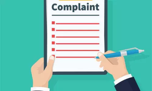 போலீசார் மீது நடவடிக்கை எடுக்க கோரிக்கை