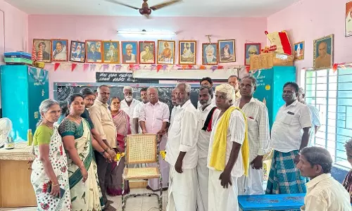 பள்ளிக்கு பர்னிச்சர், எலக்ட்ரிக்கல் பொருட்கள் வழங்கும் விழா