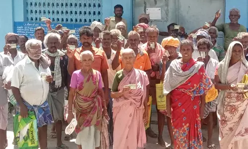 ரேசன் கடையை பூட்டி சீல் வைத்த அதிகாரிகள் மீது உரிய நடவடிக்கை