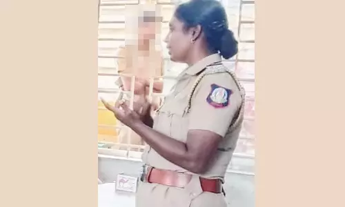 வக்கீல்கள் போராட்டத்தால் பணியிட மாற்றம் செய்யப்பட்ட பெண் சப்-இன்ஸ்பெக்டர் தற்கொலை முயற்சி