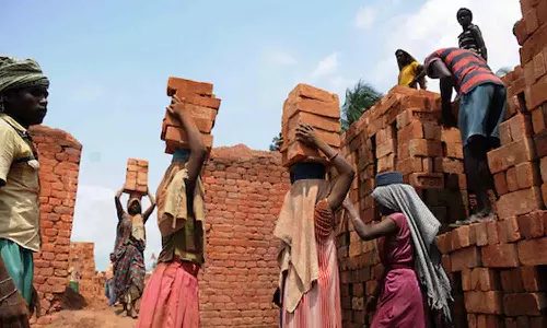 தாராபுரம் அருகே செங்கல் சூளையில் வேலை பார்த்த குழந்தை தொழிலாளர்கள் 2 பேர் மீட்பு