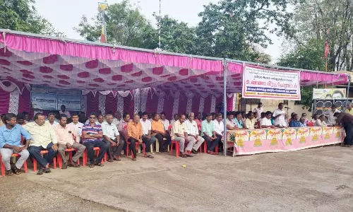 அரூர் சுப்பிரமணிய சிவா சர்க்கரை ஆலை தொழிலாளர்கள் உண்ணாவிரதம்