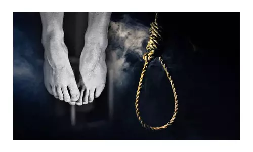 வாலிபர்  தூக்குபோட்டு தற்கொலை