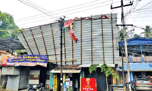 சுவாமிமலையில் சூறாவளி காற்றுடன் கனமழை