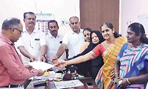 மாதாந்திர கூட்டம் நடத்தக்கோரி பல்லடம் நகராட்சி ஆணையரிடம் கவுன்சிலர்கள் மனு