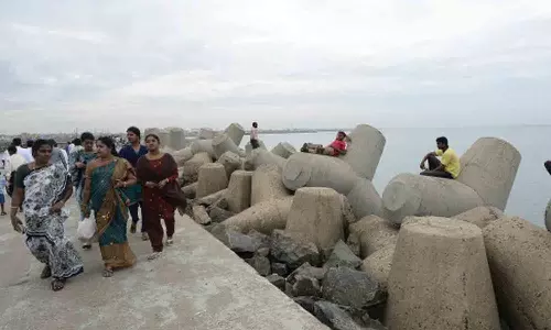 காசிமேடு கடற்கரையை நவீனப்படுத்தும் பணி தொடக்கம்