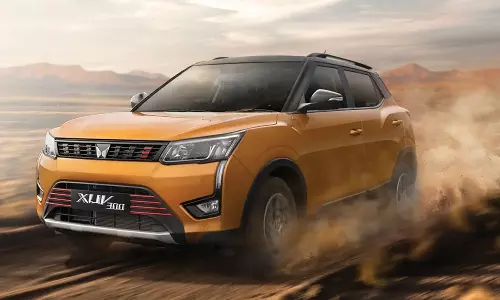 என்ட்ரி லெவலில் 2 மாடல்கள்.. XUV300 புதிய விலை எவ்வளவு தெரியுமா?