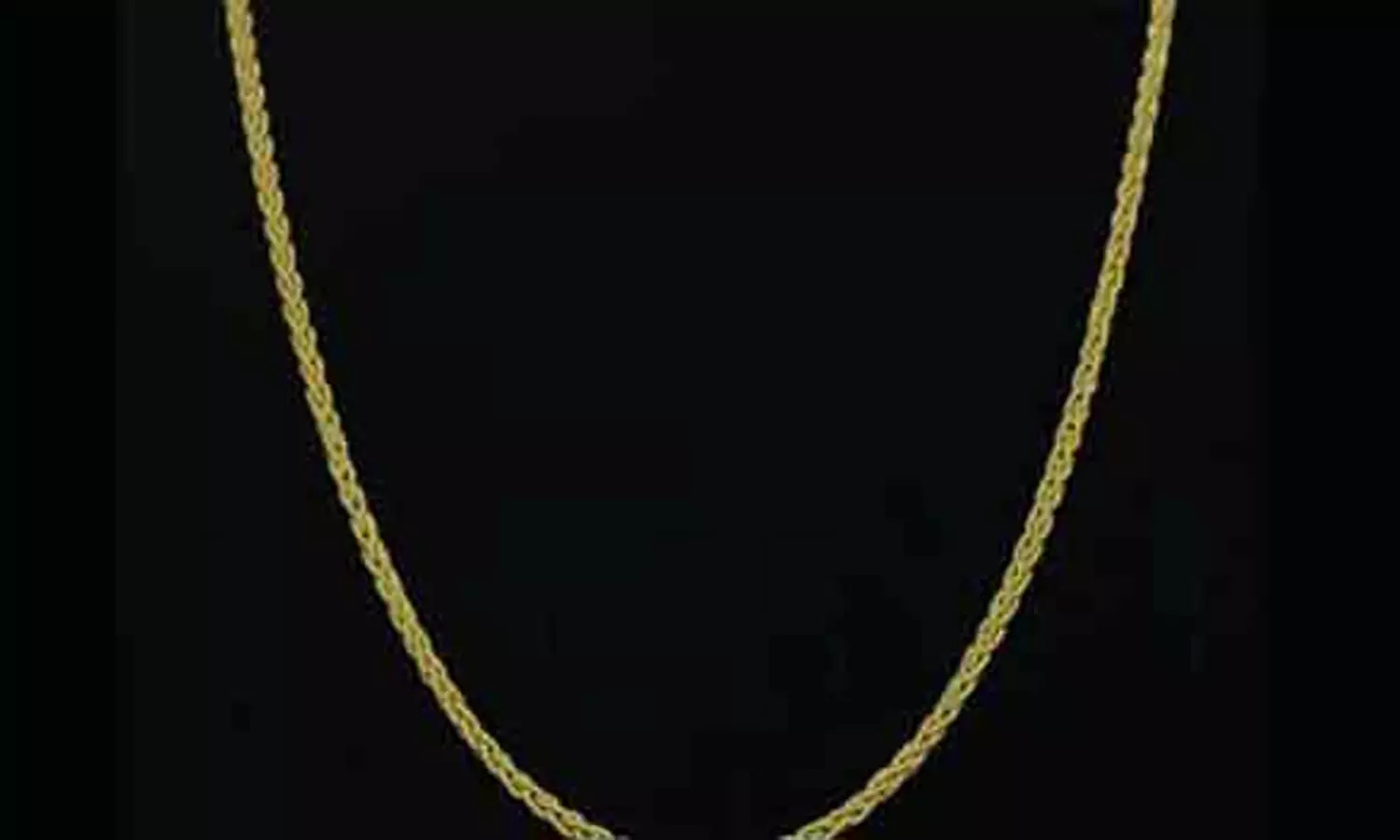 மது போதையில் கள்ளக்காதலனுடன் ஓட்டலில் தங்கிய பெண்ணிடம் செயின் பறிப்பு மது போதையில் கள்ளக்காதலனுடன் ஓட்டலில் தங்கிய பெண்ணிடம் செயின் பறிப்பு