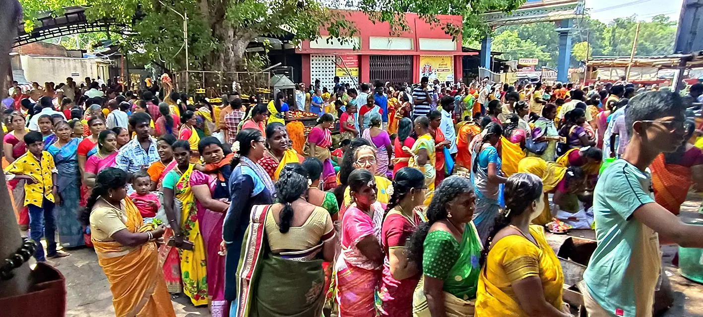 அம்மன் கோவில்களில் சிறப்பு வழிபாடு