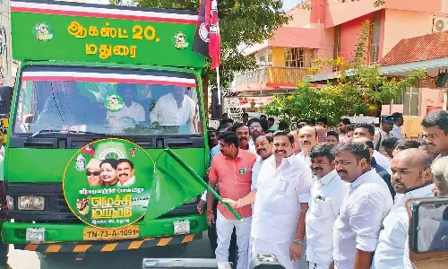 அ.தி.மு.க. பொன்விழா மாநாடு பிரசார வாகனம்- எடப்பாடி பழனிசாமி தொடங்கி வைத்தார்