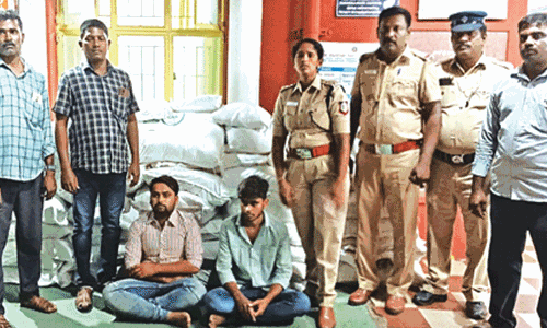 சேலம் இரும்பாலை அருகே   காரில் கடத்திய 430 கிலோ குட்கா பறிமுதல்