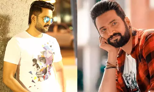 ஆகஸ்ட் ரேஸில் இருந்து பின்வாங்கிய சந்தானம்.. அதிரடி முடிவெடுத்த படக்குழு