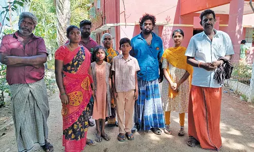 மாணவர்களை தாக்கும் தலைமை ஆசிரியை மீது புகார்- போராட்டம் நடத்தப்போவதாக பெற்றோர் அறிவிப்பு