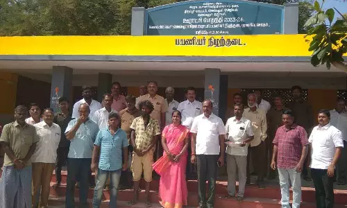 பொங்கலூரில் புதுப்பிக்கப்பட்ட பேருந்து நிறுத்தம் திறப்பு